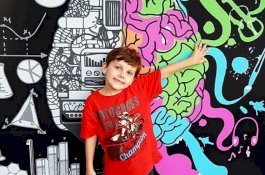 Bocah Autis Berusia 7 Tahun Mengejutkan Dokter Karena Menguasai 9 Bahasa