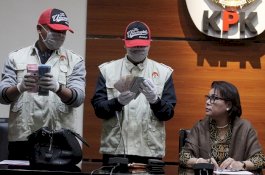 Geledah Kamar Rumah Dinas Gubernur Kepri, KPK Sita Uang Rp3,5 Miliar Plus Dolar Senilai Rp1,8 Miliar