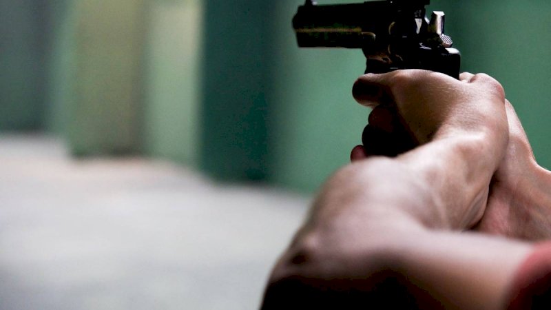 Viral Video Pria di India Ajari Putranya Usia 3 Tahun Pakai Pistol
