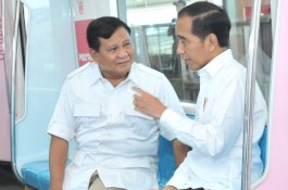 4 Prediksi Politik Pasca Pertemuan Jokowi-Prabowo Versi Denny JA 