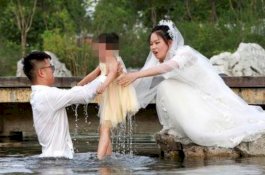 Foto ini Dijuluki Foto Pernikahan Terindah Karena Ketulusannya