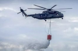 Usir Setan, Uskup Katolik Jatuhkan Air Suci di Seluruh Kota Pakai Helikopter