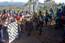 Mountain Bike, 456 Bikers Tempuh 15 Kilometer Menuju Air Terjun Takapala