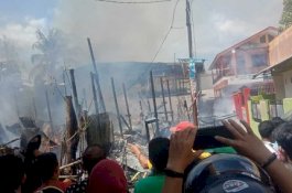 Kebakaran Hebat di BTP, 3 Rumah Hangus