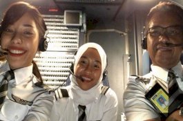 Pilot Tinggalkan Kariernya di Maskapai Lain Demi Terbang Bersama 2 Putrinya yang Juga Pilot