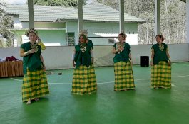 Turis Asing Belajar Tarian Tradisional di Desa Tamatto Bulukumba