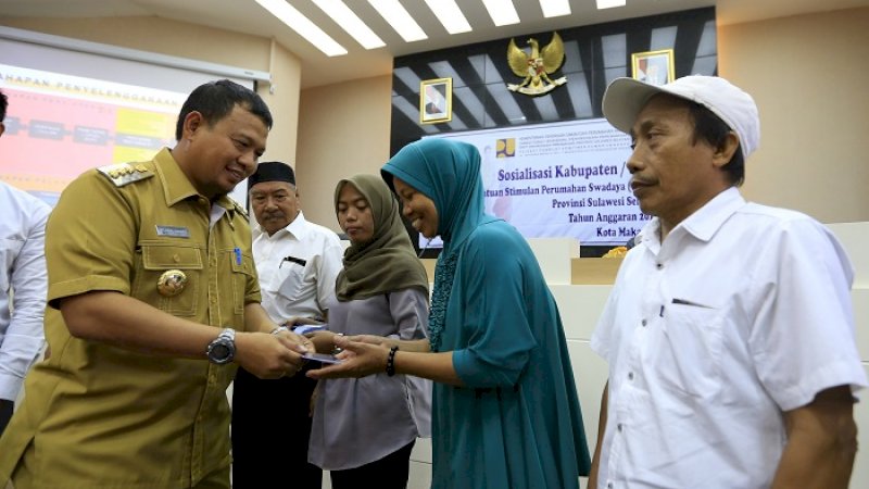 Penjabat Wali Kota Makassar Iqbal Suhaeb menghadiri sosialisasi Bantuan Stimulan Perumahan Swadaya (BSPS) di Ruang Sipakatau Balai Kota Makassar, Senin (15/7/2019).&nbsp;