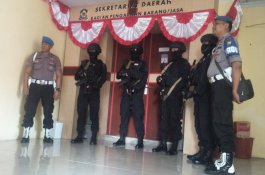 Dikawal Polisi Bersenjata, 6 Jam Tipikor Polda Sulsel Geledah 5 Kantor dan 1 Rumah di Jeneponto