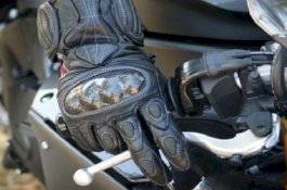 Pentingnya Gunakan Sarung Tangan Saat Berkendara