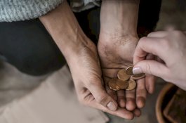 Kerap Diabaikan, Ini Cara-cara Bersedekah yang Keliru