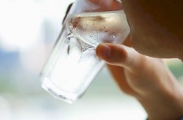 Minum Air Dingin Saat Cuaca Panas Baik untuk Tubuh?