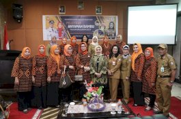 Disdag Makassar Kerja Sama Dekranasda Gelar Pelatihan Anyaman Bambu