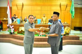 Pemkab Sidrap Serahkan RAPBD-P 2019 ke DPRD