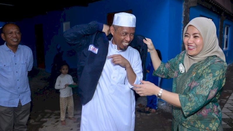 Muhammad Iqbal Djalil bersama Aliyah Mustika dalam sebuah kesempatan.