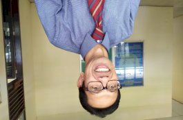 Wisudawan STIA Al Gazali Barru Dibagikan Alquran Kecil, Apa Maknanya?