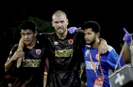Dipapah Usai Laga Lawan Persebaya, Pelatih PSM Bocorkan Kondisi Wiljan Pluim