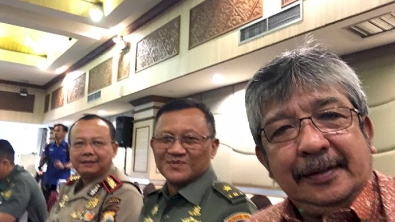 Kadis Kehutanan Sulsel, M Tamzil (kanan) swafoto dari Pekanbaru, Riau, Kamis (17/7/2019).