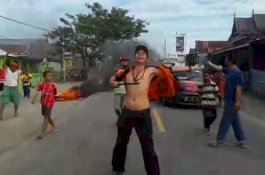 Tolak Pasar Pindah, Pria Kebal di Jeneponto Iris Badan Pakai Parang