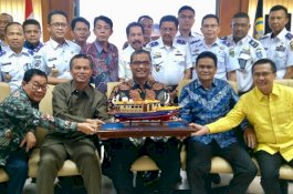 Pemkab Barru Terima Bantuan Kapal dari Kementerian Perhubungan