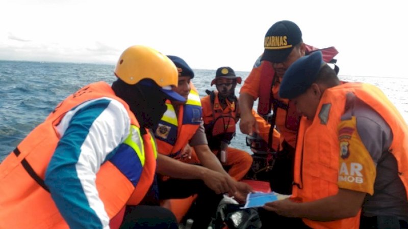 Tim SAR gabungan kembali melakukan pencarian korban yang jatuh di perairan Teluk Bone, Kecamatan Tanete Riattang Timur, Kabupaten Bone, Jumat (19/7/2019).
