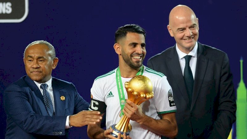 Riyad Mahrez (tengah) berhasil mengantarkan Aljazair juara Piala Afrika 2019. (Foto: Getty Images)