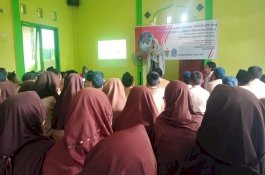 Konsumtif, Hedonisme, dan Cerdas Bermedsos, Tema Sosialisasi KKN Unhas di Watang Palakka