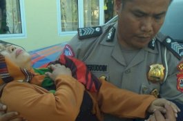 Detik-Detik Pengawal Bupati Barru Evakuasi Korban Laka Berlumur Darah