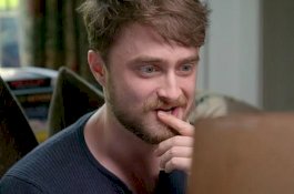 Pemeran Harry Potter Menangis Ketika Membaca Catatan Bunuh Diri Kakek Buyutnya