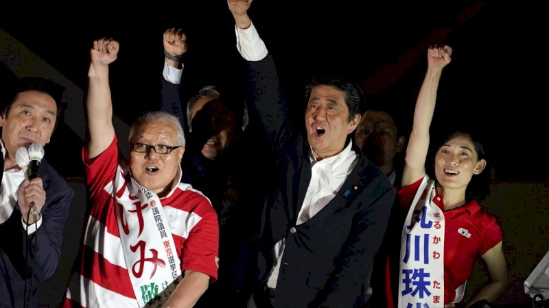 Shinzo Abe akan menjadi perdana menteri terlama Jepang