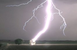 32 Orang Tewas Tersambar Petir di India