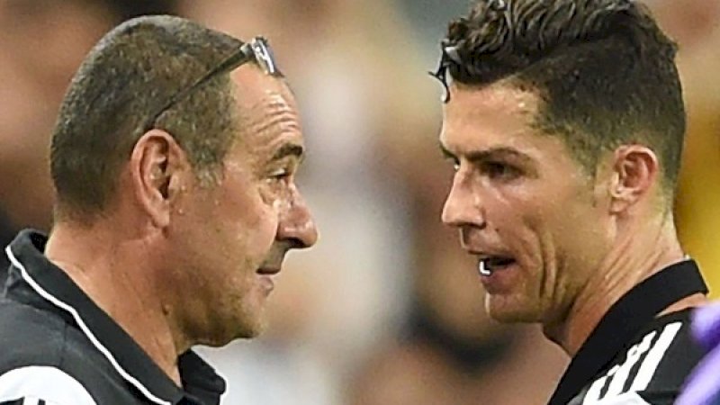 Maurizio Sarri  dan Cristiano Ronaldo. (Foto: The Sun)