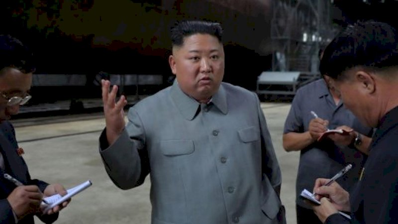Kim Jong Un Pamer Kapal Selam Baru Korea Utara