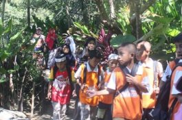 Hari Anak Nasional, Ratusan Anak Yatim dan Duafa Diajak Liburan