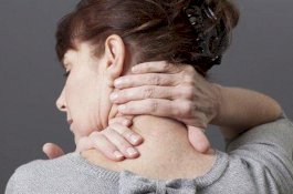 Langka, Leher Gadis 10 Tahun Ini Bengkok 90 Derajat ke Kiri