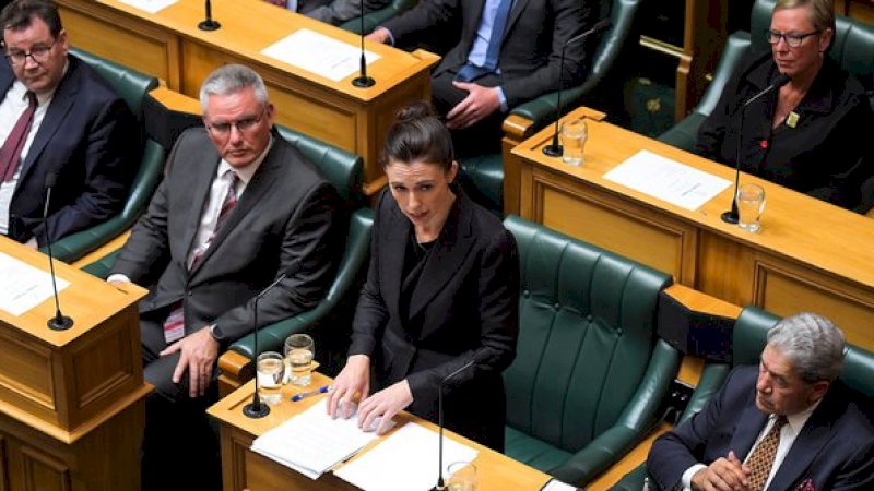 PM Selandia Baru Jacinda Ardern bicara di Parlemen. © 2019 AFP Foto / David LINTOTT