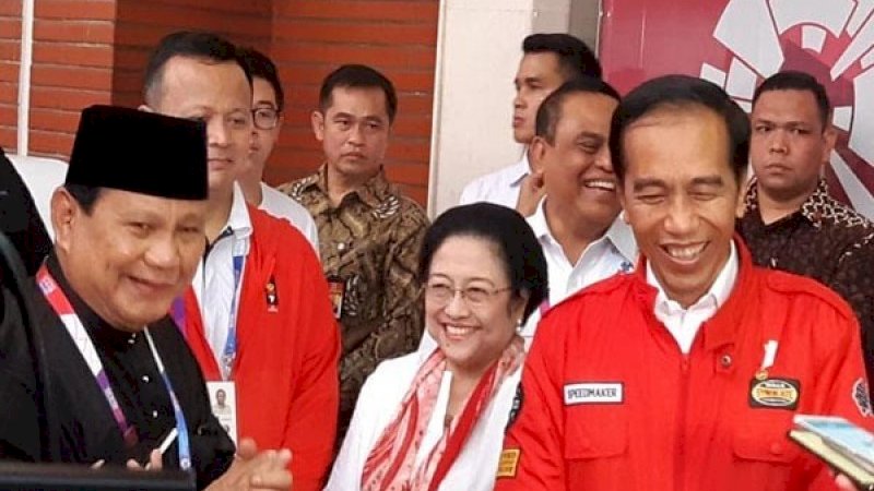 Ilustrasi pertemuan tiga tokoh (dari kiri depan) Prabowo Subianto, Megawati Soekarno Putri dan Joko Widodo. (Foto: Dok / Antara)