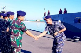 Usai Layani Bekal Ulang, Danlantamal VI Lepas KRI Tatihu-853