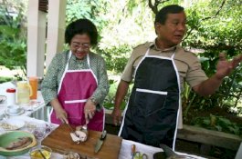 Siapkan Menu Spesial untuk Prabowo, Mega Pilih Sendiri Bawang Merahnya