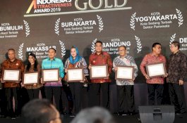 Makassar Sabet Penghargaan Kota Besar Terbaik Sektor Investasi