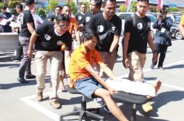 Hendak Rampas Senjata Polisi dan Lari, Timah Panas Tembus Kaki Penjahat Asal Makassar Ini