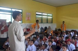 Cegah Penyakit, Delegasi ENJ UNM Ajarkan Pola Hidup Sehat ke Siswa SD