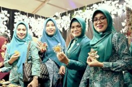 Istri Bupati Jeneponto Dampingi Lies Nurdin Abdullah pada HKG PKK di Padang