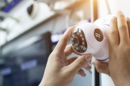 Pria ini Pasang Kamera untuk Pantau Tidurnya, yang Dia Temukan Mengejutkan