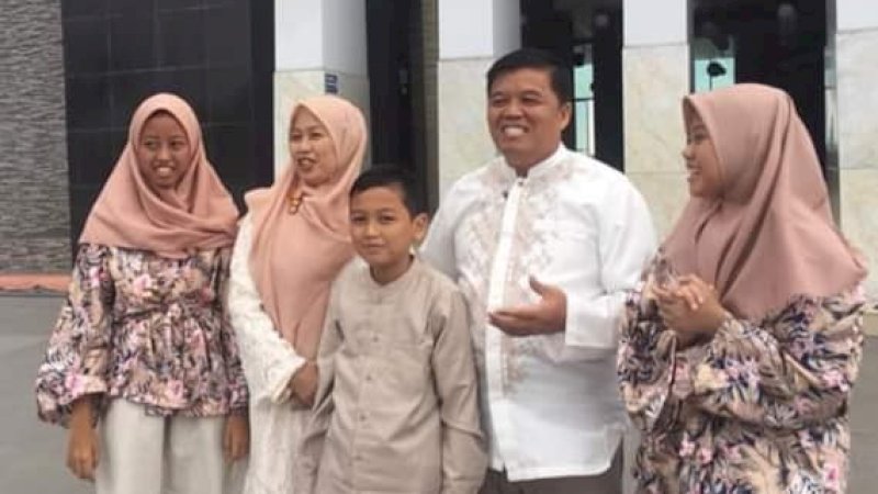 Syamsuddin Alimsyah bersama keluarga.
