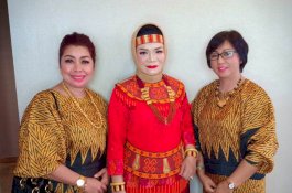 Kenakan Busana Adat Toraja, Cantiknya Liestiaty Nurdin di HKG PKK Nasional