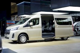 Pernah Naik Toyota Hiace 1980-an? Tampilannya Jauh Lebih Keren di 2019