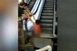 Terjebak di Eskalator, Kaki Wanita Ini Harus Diamputasi