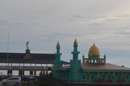 Bangunan di Sekitarnya Berselimut Abu, Masjid di Tangkuban Perahu Ini Tak Tersentuh