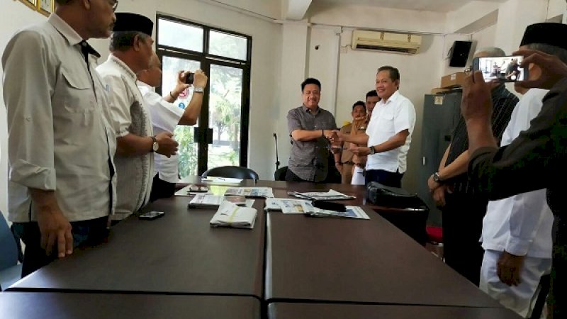 Warga Kelurahan Paropo, Kecamatan Panakkukang, mendatangi kantor Dewan Perwakilan Rakyat Daerah (DPRD) Kota Makassar, Senin (29/7/2019).