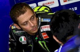 Ayah: Bukan Rossi yang Jeblok, Motor Yamaha Jelek
